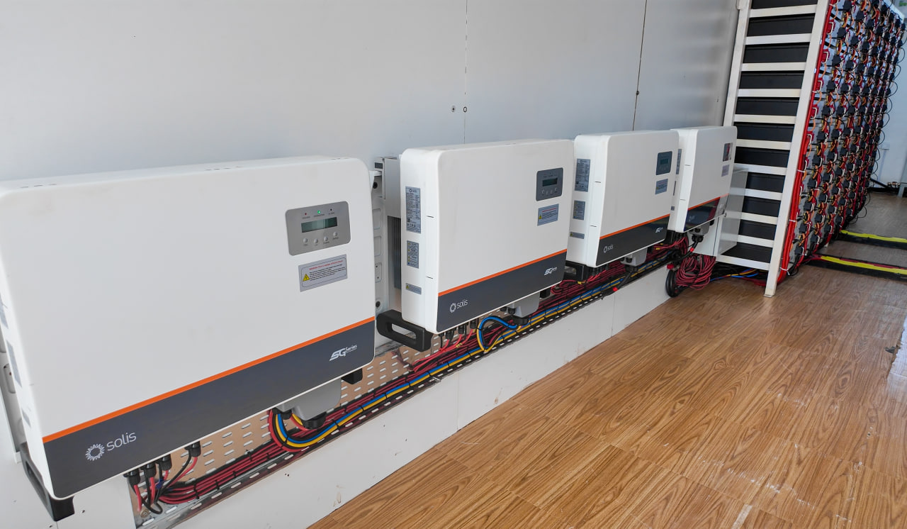 Professional inverter and battery installation